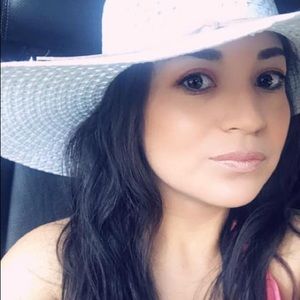 Meet your Posher, Myra